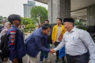 Wakil Ketua Pansus Kawasan Tanpa Rokok (KTR) Abdurrahman Suhaimi temui pengunjuk rasa