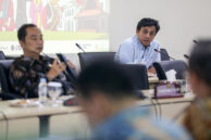 Anggota Komisi D DPRD Provinsi DKI Jakarta, Setyoko (kanan) memberikan usulan.