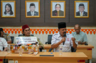 Ketua Umum APKLI Perjuangan Ali Mahsun Atmo (kanan) menyampaikan aspirasi