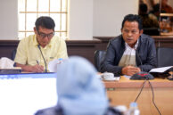 Anggota Pansus Kawasan Tanpa Rokok (KTR) DPRD Provinsi DKI Jakarta, August Hamonangan (kanan) menyampaikan masukan.