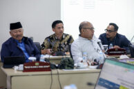 Anggota Komisi D DPRD Provinsi DKI Jakarta, Andika Wisnuadji Putra Soebroto (tengah) memberikan masukan.