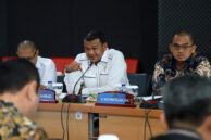 Anggota Komisi A Riano P. Ahmad memberikan tanggapan.