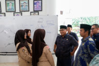 Momen Komisi E DPRD Provinsi DKI Jakarta menyapa dan berbincang dengan murid SMAN Unggulan M.H Thamrin.