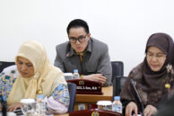 Anggota Pansus Ranperda KTR Syafi Fabio Djohan memberikan tanggapan.