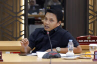 Anggota Pansus Jaringan Utilitas M. Fu’adi Luthfi menyampaikan permasalahan.