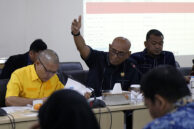 Anggota Bamus Lazarus Simon Ishak memberikan tanggapan.