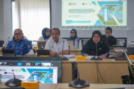 Sekretaris Badan Pembinaan BUMD Fitria Rahadian (kanan) menyampaikan penjelasan