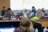 Anggota Pansus KTR DPRD Provinsi DKI Jakarta yang hadir dalam rapat kerja.