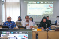 Direktur Utama PAM Jaya Arief Nasrudin (tengah) menyampaikan penjelasan