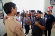 Momen Komisi E DPRD Provinsi DKI Jakarta menyapa dan berbincang dengan murid SMAN Unggulan M.H Thamrin.