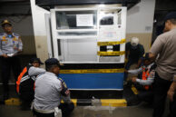 Penyegelan loket parkir kasir di Apartemen Ambaset Jakarta Selatan.