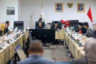 Ketua Bapemperda DPRD Provinsi DKI Jakarta, Abdul Aziz memimpin jalannya rapat kerja.