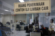 Ruang penerimaan contoh uji limbah cair.