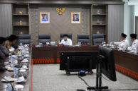 Ketua DPRD DKI Jakarta Khoirudin menyampaikan penjelasan.