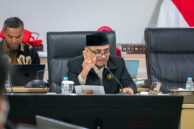 Ketua Bapemperda Abdul Aziz memberikan penjelasan.