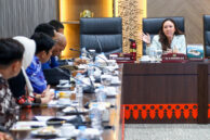 Wakil Ketua Komisi A DPRD Provinsi DKI Jakarta, Alia Noorayu Laksono menyampaikan pandangan.