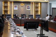 Rektor Institut STIAMI Sylviana Murni memberikan penjelasan.