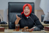Anggota Komisi B DPRD DKI Jakarta, Wa Ode Herlina memberikan pandangan.