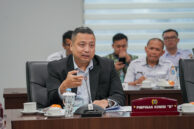 Ketua Komisi B Nova Harivan Paloh memberikan masukan