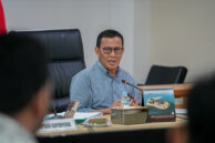 Wakil Ketua Bapemperda Jhonny Simanjuntak memberikan tanggapan.