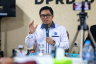 Direktur Utama PT. Transjakarta, Welfizon Yuza menyampaikan paparan.