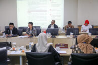 Anggota Bapemperda dan Pansus KTR DPRD Provinsi DKI Jakarta yang hadir dalam rapat kerja.