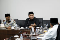 Ketua Umum MUI DKI Jakarta K.H. Muhammad Faiz Syukron Makmun memberikan penjelasan.