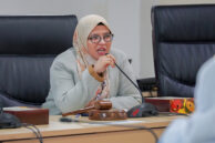 Kepala Subbagian Aspirasi dan Pengolahan Data, Rosnaeni menyampaikan penjelasan.