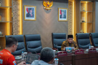 Ketua DPRD DKI Jakarta Khoirudin memberikan tanggapan atas penjelasan dari perwakilan PSAI