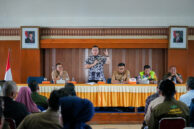 Anggota Komisi C, Hardiyanto Kenneth memulai sambutan terkait pengerjaan konstruksi terintegrasi rancangan dan pembangunan Flyover Latumeten