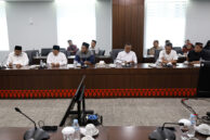 Jajaran staf ahli Ketua DPRD DKI Jakarta mengikuti jalannya rapat.