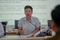 Anggota Bapemperda Francine Widjojo menyampaikan pendapat.