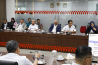 Jajaran Sekretariat Dewan mengikuti jalannya audiensi.