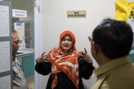 Peninjauan Laboratorium Mikrobiologi.