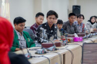 Perwakilan pelajar kunjungan studi menyampaikan sejumlah pertanyaan.